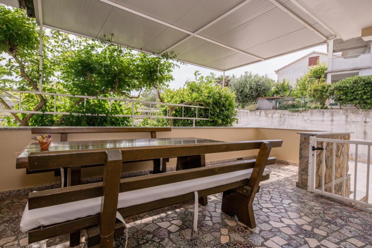 Apartmani Ana & Milo Lopar Exterior foto